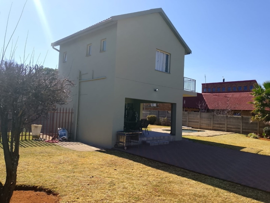 4 Bedroom Property for Sale in Flamwood North West